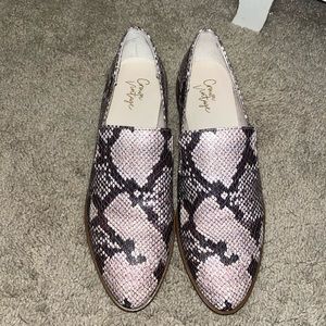 Crown vintage snakeskin print flats size 6
